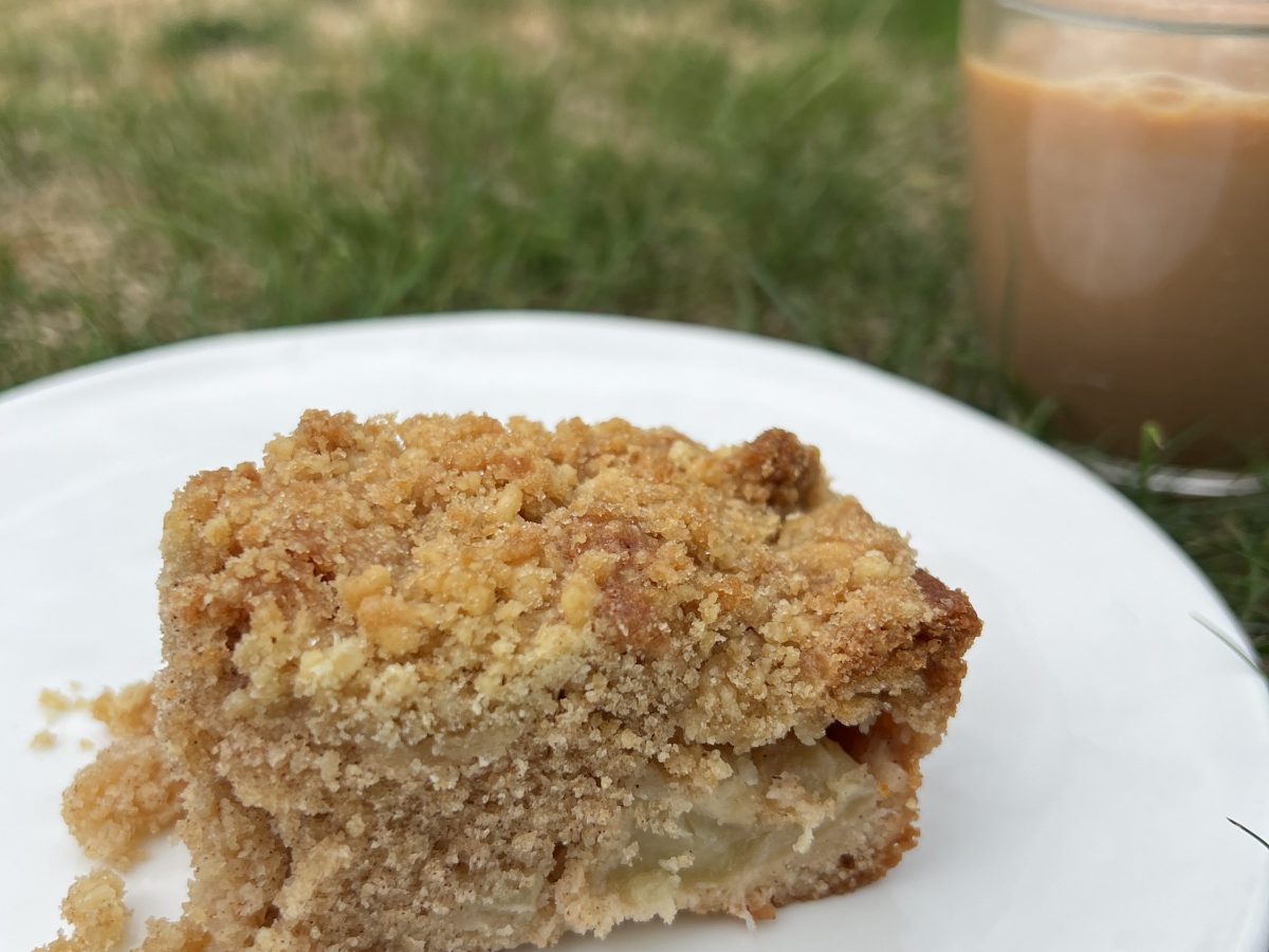 Apple cake with streusel&nbsp;topping